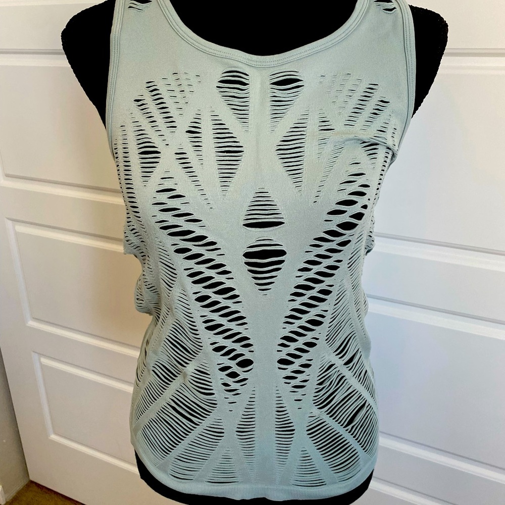 NWT - cut out detail exercise tank top